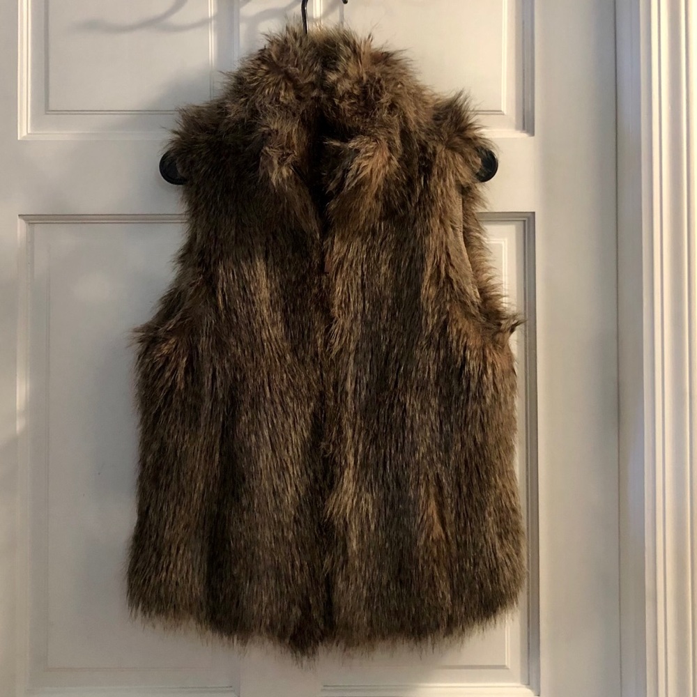 LOFT Faux fur vest with pockets, Small - Picture 2 of 5